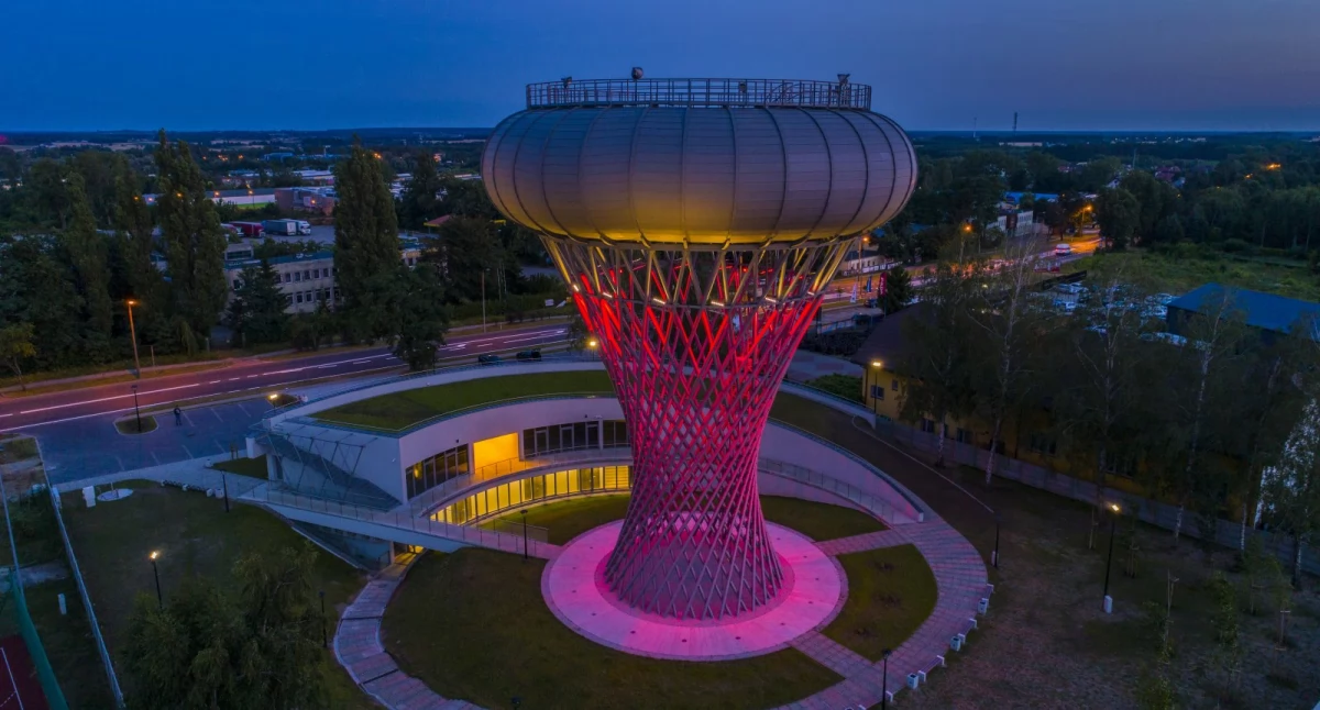 Nocne obserwacje nieba w Parku Nauki Torus w Ciechanowie
