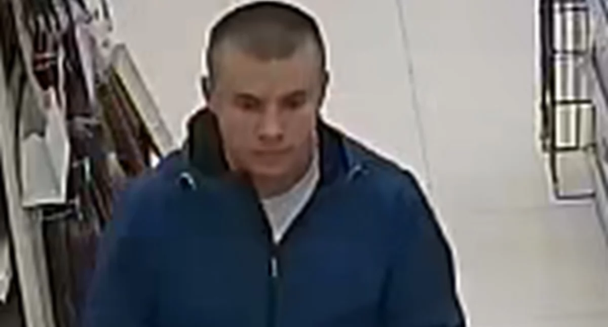 Kradzież w Ciechanowie. Policja poszukuje tego mężczyzny [zdjęcia]