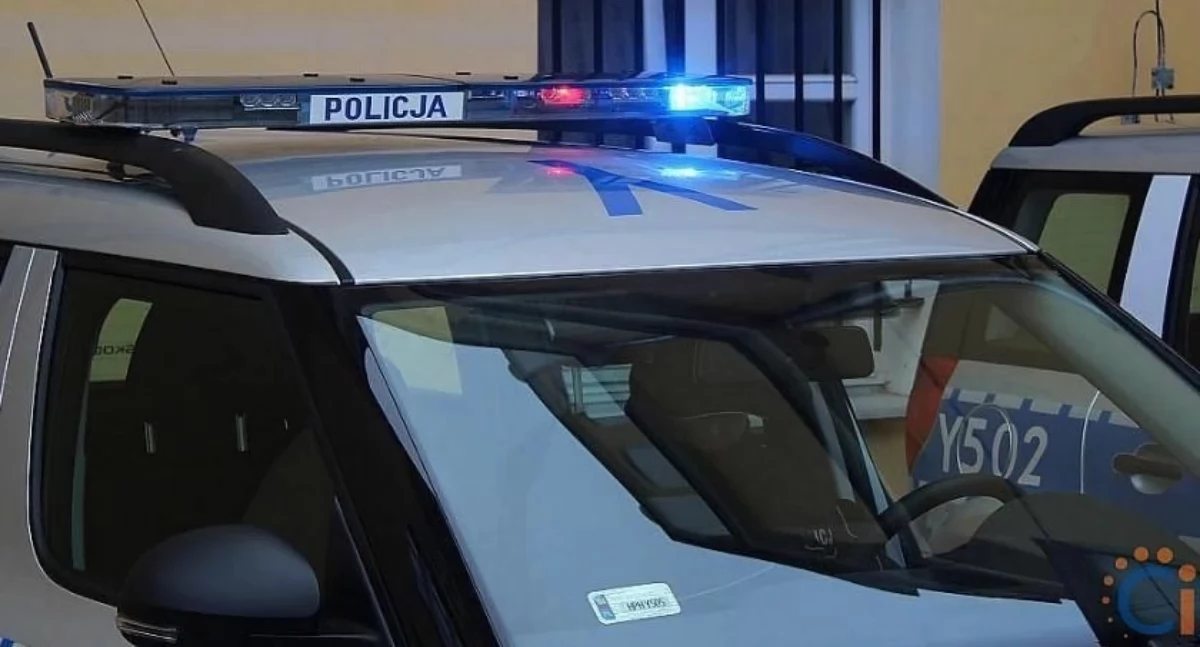 Pijany przyjechał autem do sklepu. Wmawiał policjantom, że to nie on