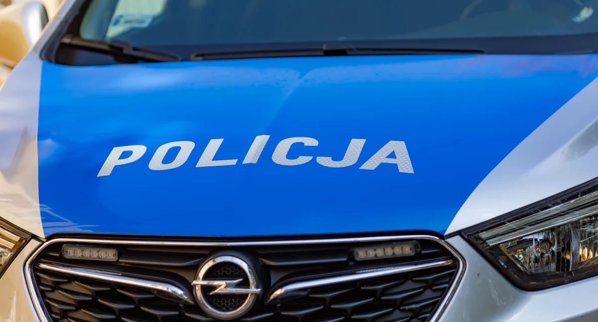 Pijany zawisł autem na drodze w Ciechanowie. Groził śmiercią innemu kierowcy