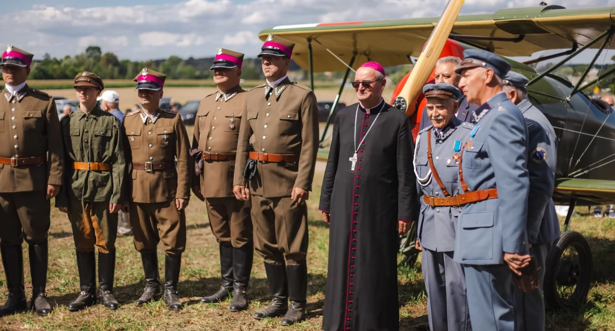 Patriotyczne uroczystości w Sarnowej Górze z udziałem biskupa płockiego [zdjęcia]