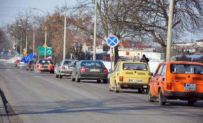 AKTUALIZACJA - Protest prawie 100 kierowców przeciwko wysokim cenom paliw