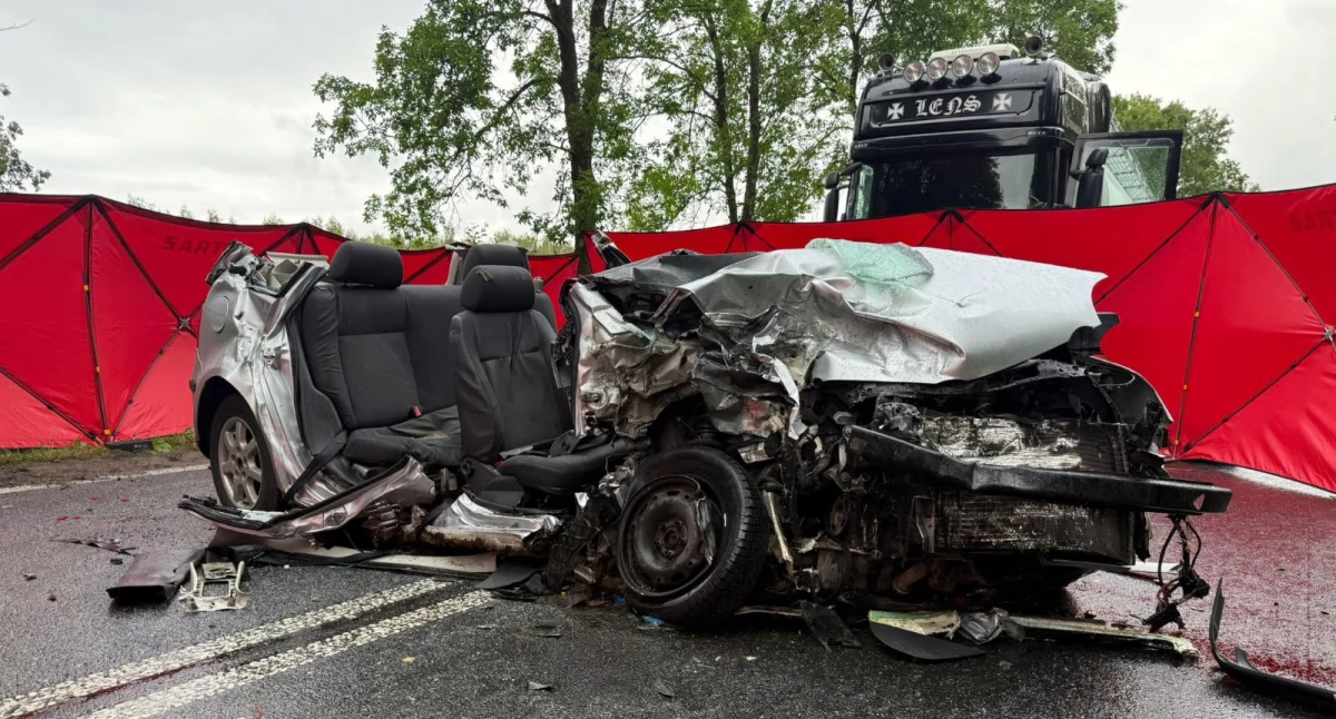 Tragiczny poniedziałek na drodze. Cztery osoby zginęły w wypadku [zdjęcia]