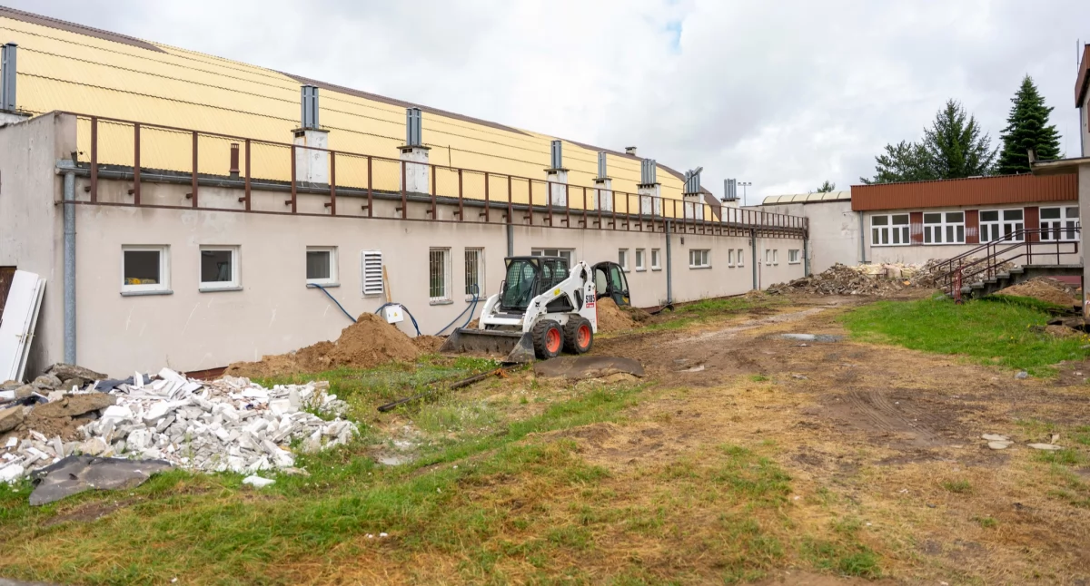 Ruszył gruntowny remont ciechanowskiej podstawówki [zdjęcia]