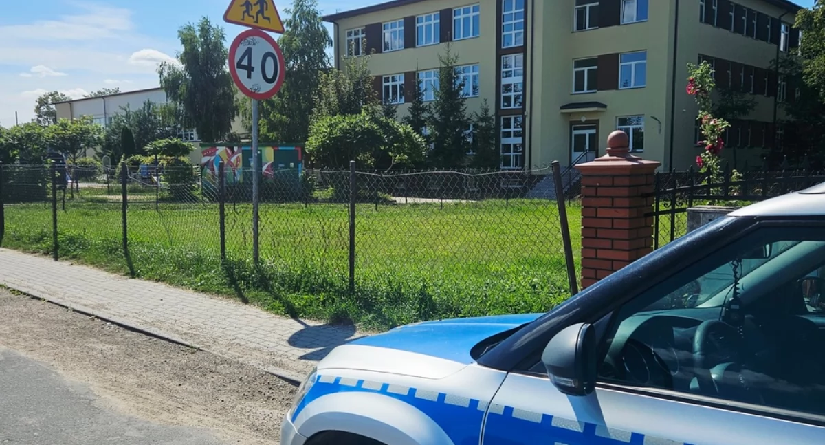Policja z Ciechanowa kontroluje okolice szkół