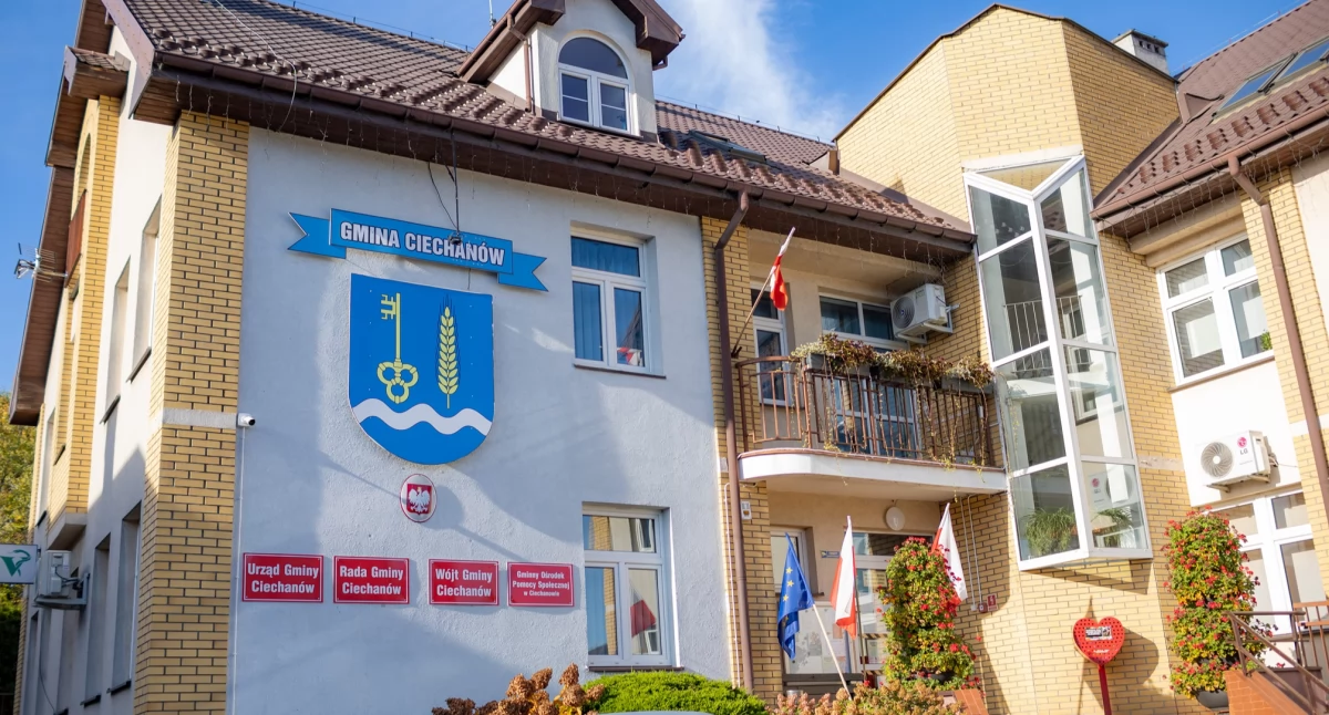 Kto dowiezie uczniów z gminy Ciechanów? Wybrana oferta nie była najtańsza