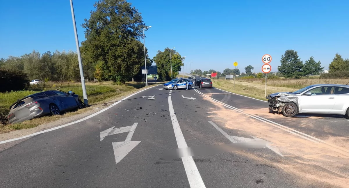 Poranny wypadek. Dwie osoby poszkodowane [zdjęcia]