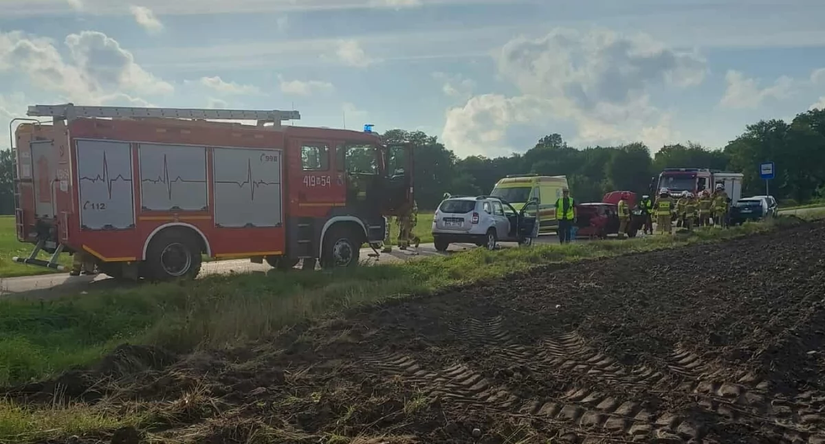 Zderzenie osobówek w gminie Ciechanów. Sprawcą 78-latek [zdjęcia]