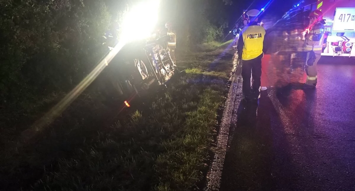 Auto dachowało koło Ciechanowa. W środku było 5 osób