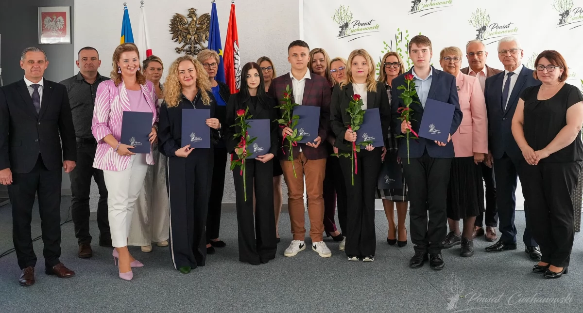 Nagrody dla najlepszych maturzystów i uczniów ze szkół średnich w Ciechanowie [zdjęcia]