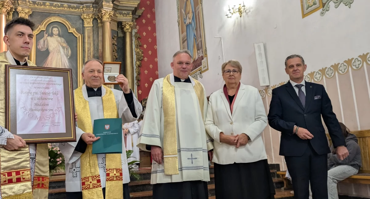 Odznaczenie dla ciechanowskiej parafii [zdjęcia]