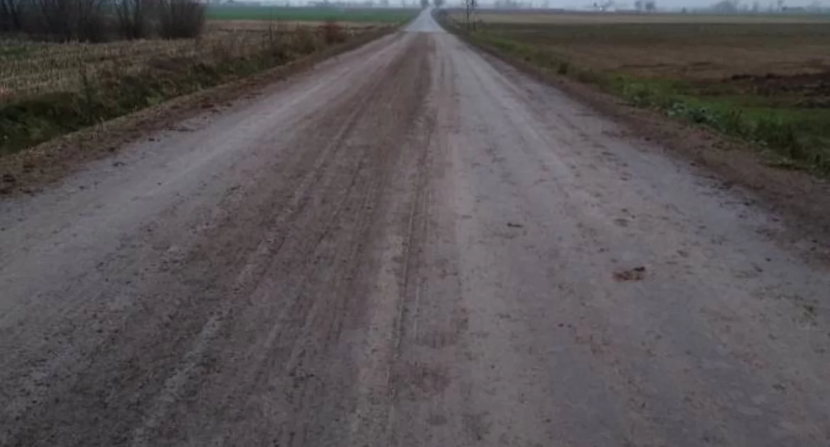 Zanieczyszczone drogi w powiecie ciechanowskim. Interweniuje policja