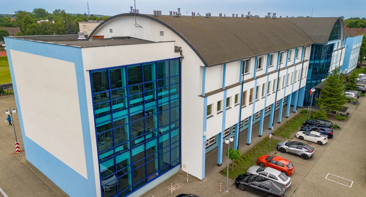 Ciechanowska uczelnia organizuje targi poświęcone elektromobilności