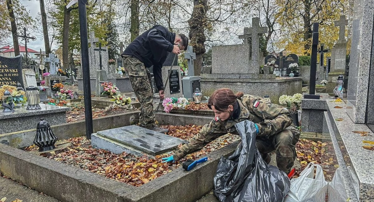 Terytorialsi z batalionu w Ciechanowie odwiedzają cmentarze i miejsca pamięci [zdjęcia]