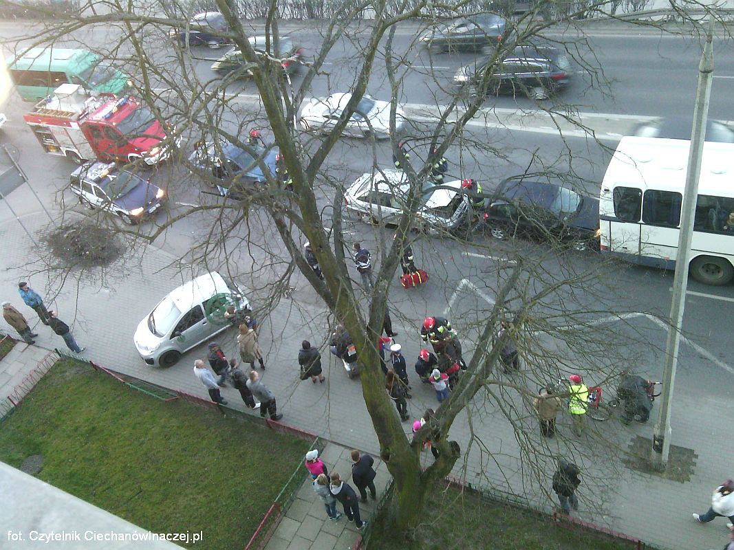 Zderzenie pięciu pojazdów w centrum Ciechanowa. Sprawca miał ponad dwa promile