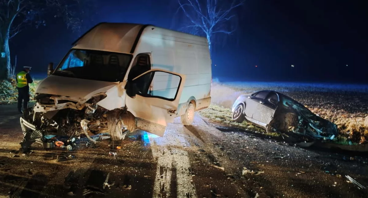 Wypadek pod Ciechanowem. Dwie osoby są ranne