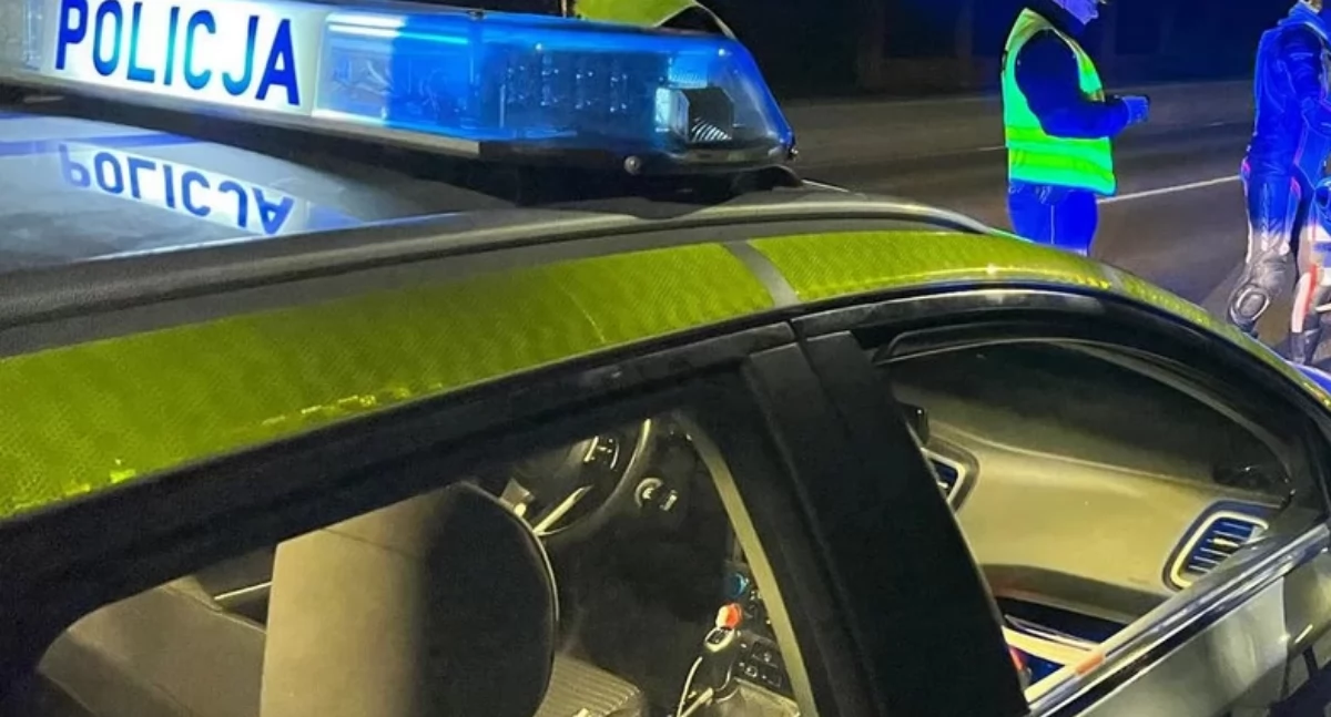 Uciekali w kierunku Ciechanowa, zaatakowali policjantów. Cztery osoby z zarzutami