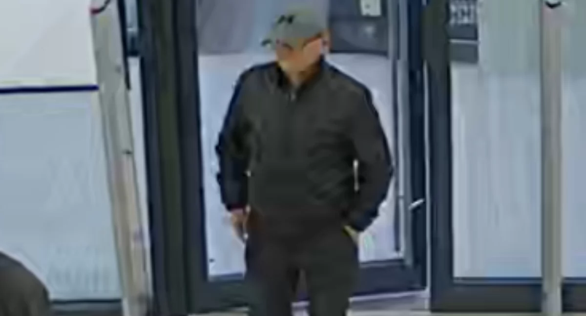 Przywłaszczył portfel. Policja poszukuje tego mężczyzny [zdjęcia]