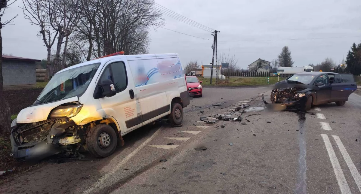 Poranny wypadek z udziałem dwóch pojazdów [zdjęcia]