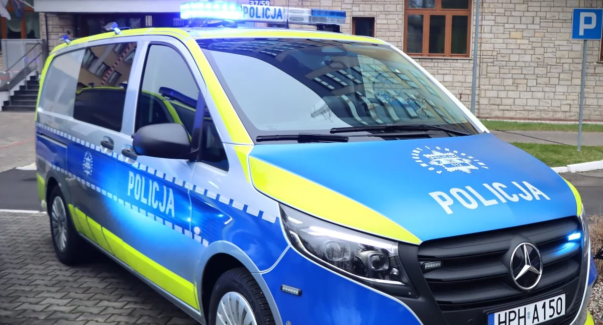 Nowoczesny bus dla komendy policji w Ciechanowie [zdjęcia]