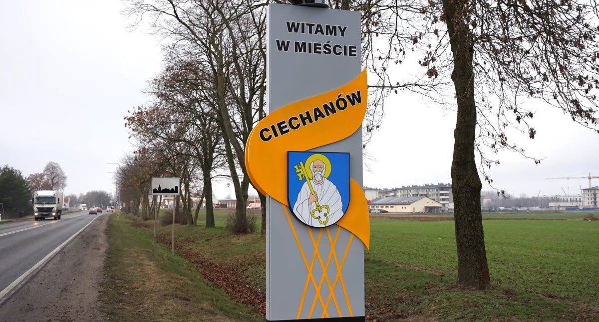 Ciechanów wymienia witacze. Nowe tablice stanęły przy trzech drogach