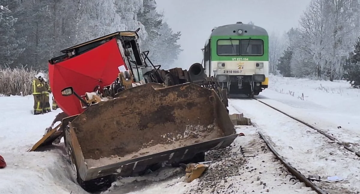 [AKTUALIZACJA] Tragiczny wypadek na torach. Jedna osoba nie żyje, 12 trafiło do szpitali [zdjęcia]