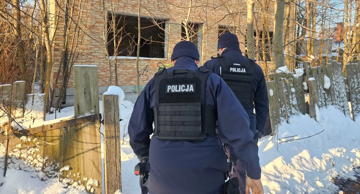 Silny mróz. Policja z Ciechanowa kontroluje miejsca, gdzie mogą przebywać osoby potrzebujące pomocy