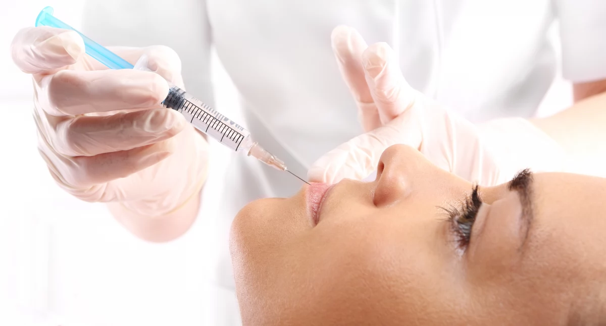 Pierwsze powiększanie ust. Dlaczego większość osób zaczyna od 1 ml?