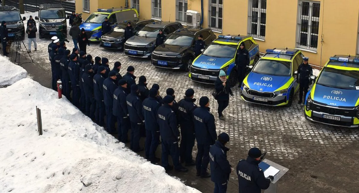 Dziewięć nowych radiowozów dla komendy policji w Ciechanowie [zdjęcia/wideo]