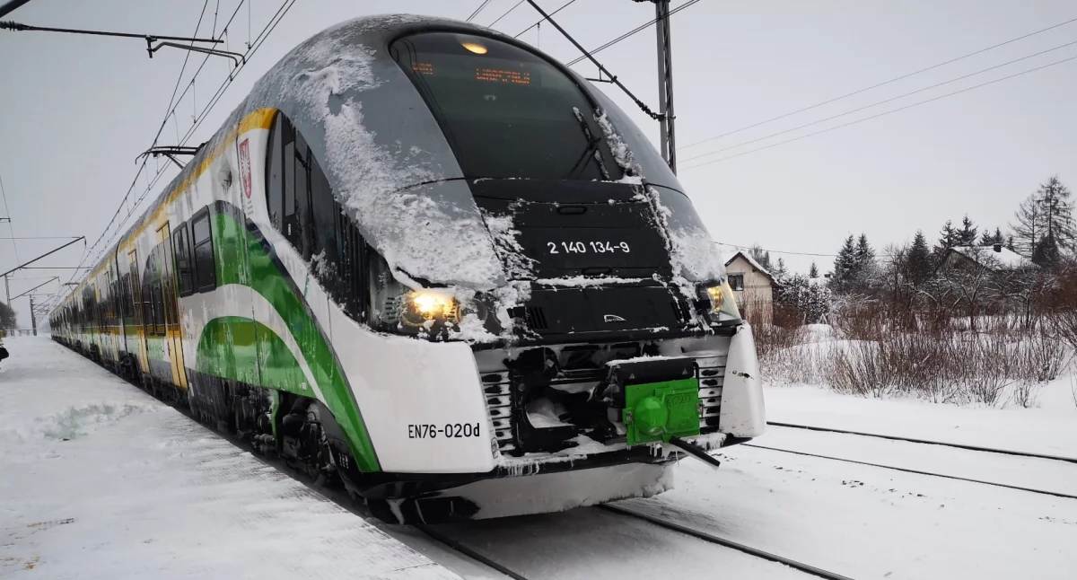 Cały czas trwają utrudnienia w ruchu pociągów. Nowy komunikat Kolei Mazowieckich