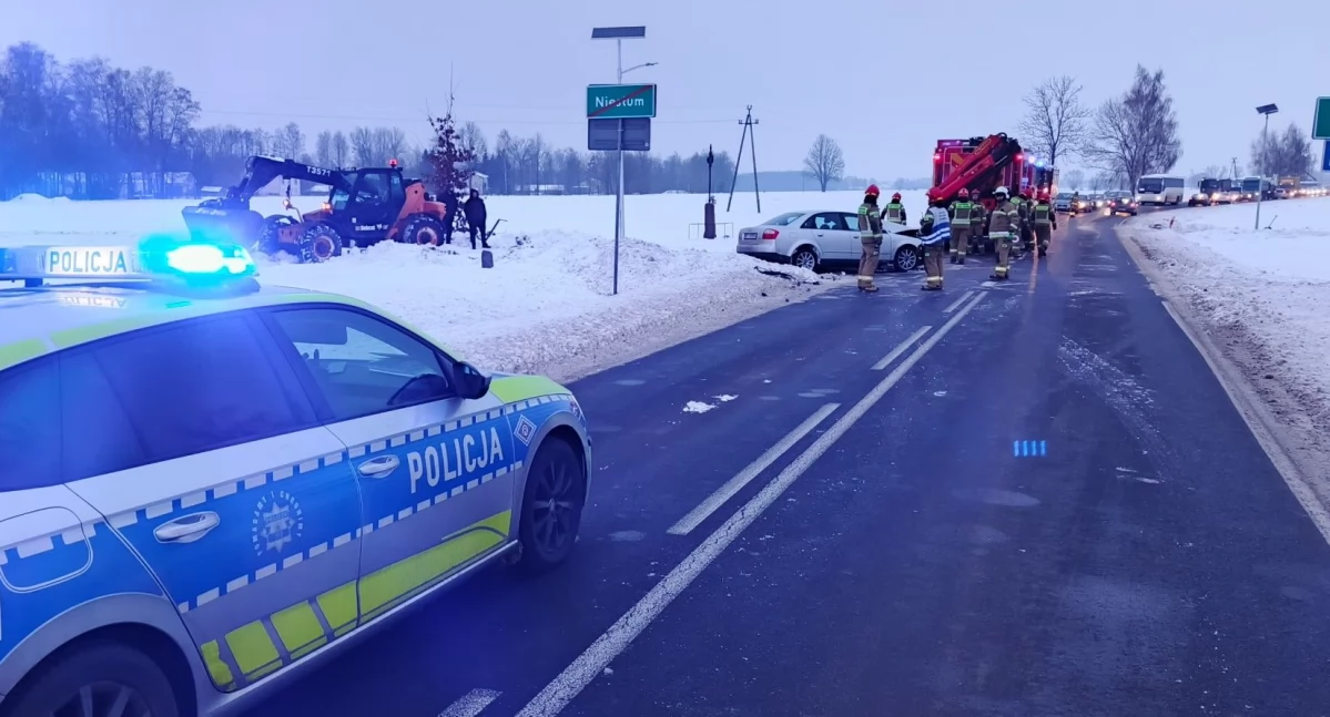 Poważny wypadek pod Ciechanowem. Trzy osoby są poszkodowane