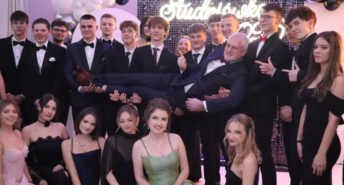 Studniówka 2026 w Krasiniaku. Za nami bal maturalny w I LO w Ciechanowie [fotorelacja]