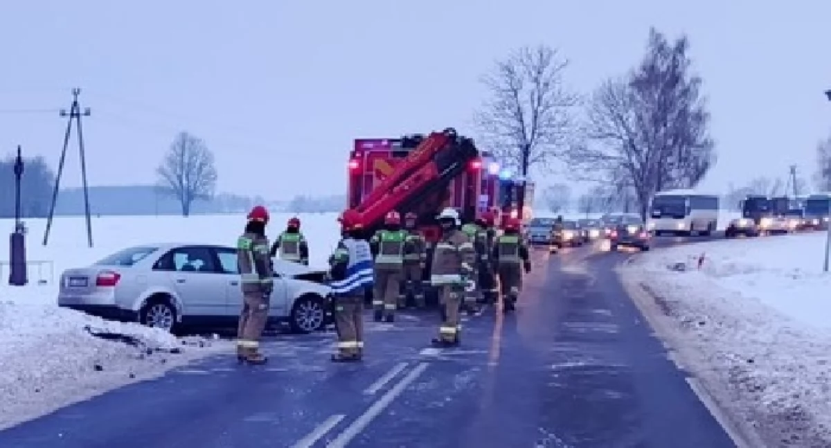 Wypadek koło Ciechanowa. Jedna osoba ranna