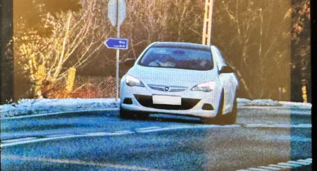 Nastolatek pędził przez teren zabudowany prawie 140 km/h