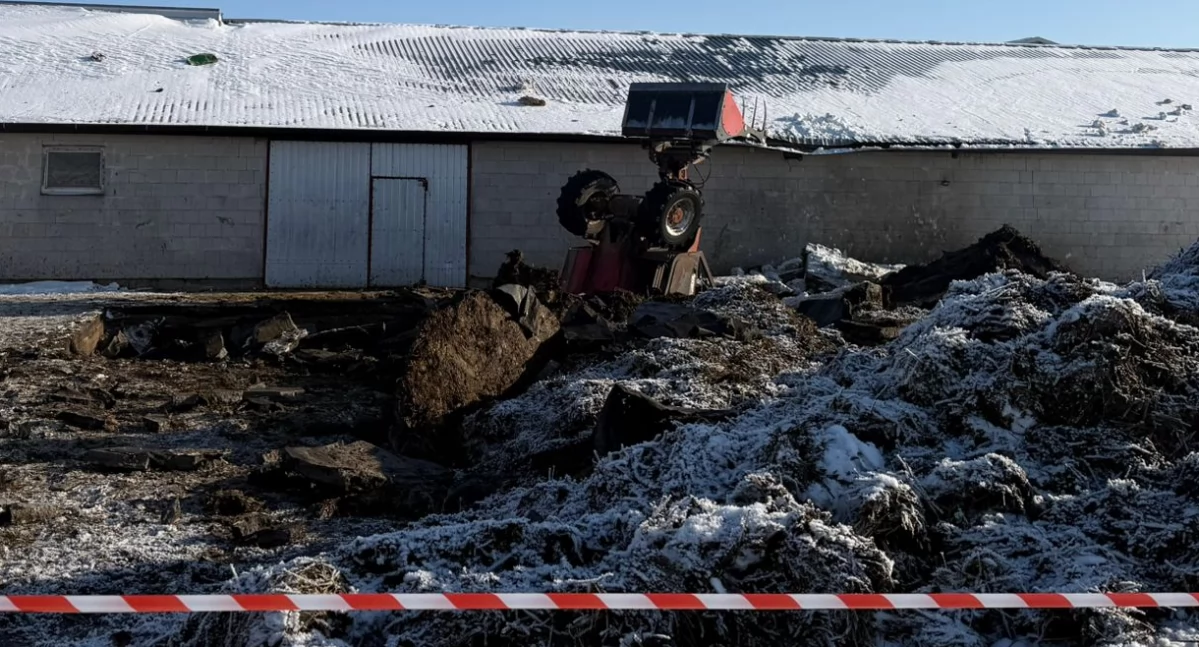 Wybuch na terenie gospodarstwa w pobliżu Ciechanowa. Dwie osoby poszkodowane [zdjęcia]