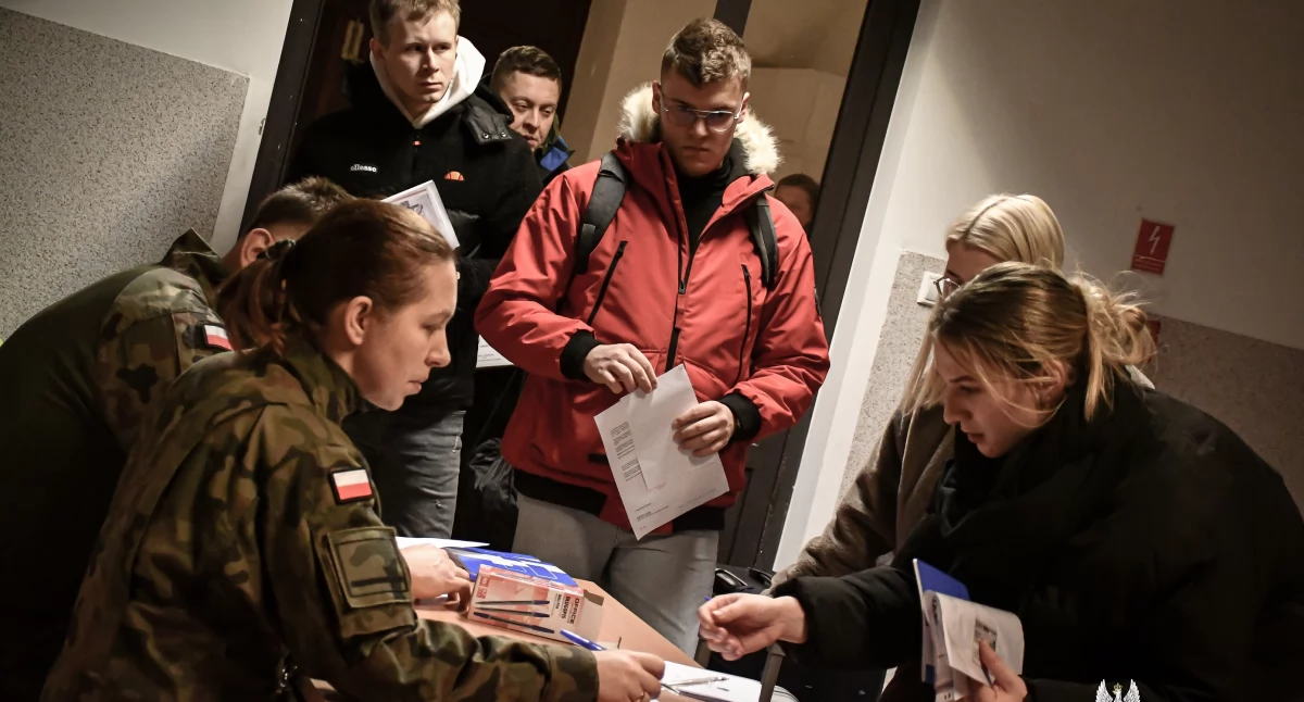 Ponad 90 ochotników spędza ferie w koszarach wojskowych w Ciechanowie [zdjęcia]