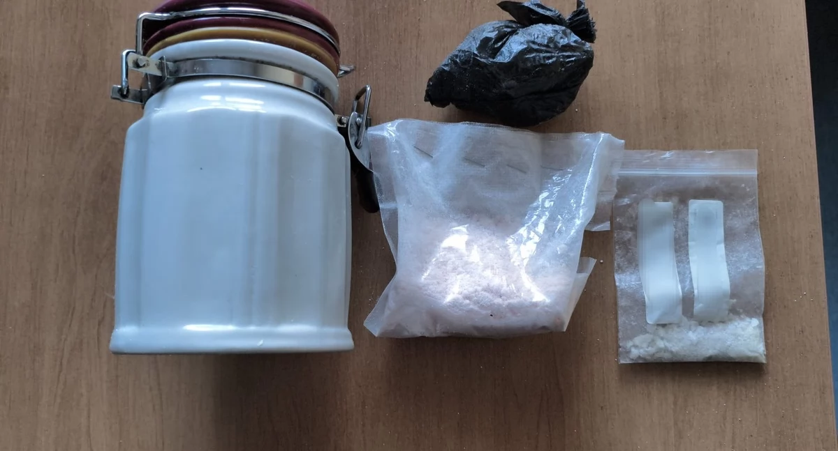 Narkotyki w lodówce i szafie. Policja zatrzymała 50-latkę