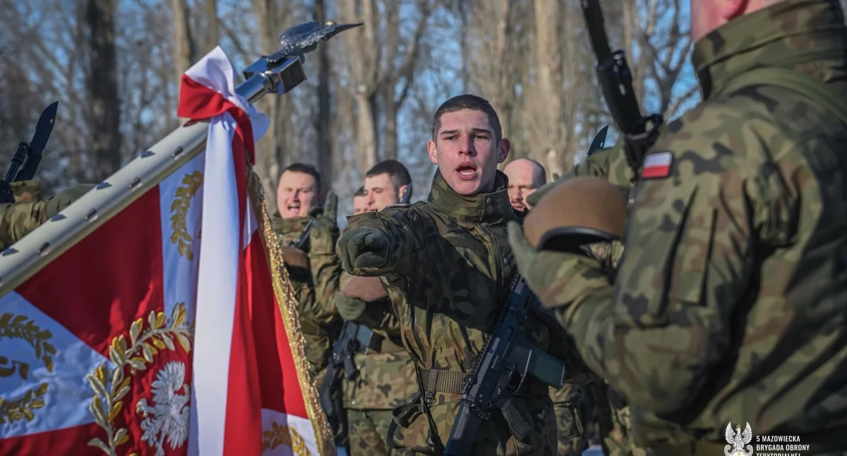 Blisko 60 żołnierzy złożyło przysięgę w koszarach wojskowych w Ciechanowie [zdjęcia]