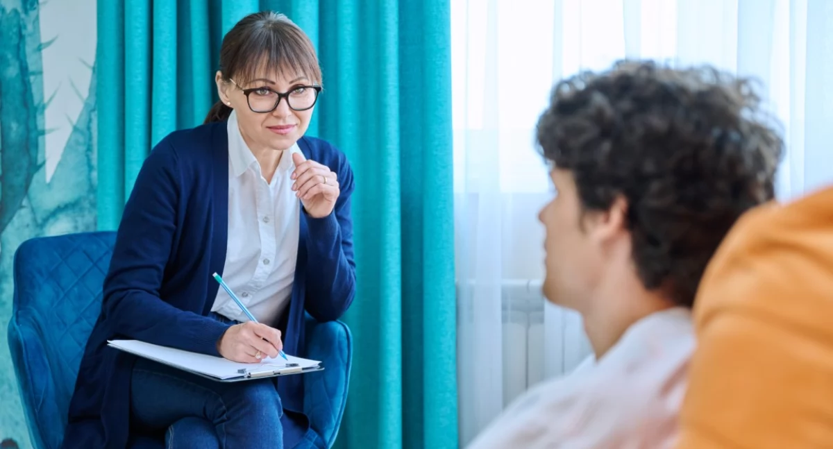 Chcesz pracować w szkole, ale brakuje Ci uprawnień? Zdobądź kwalifikacje pedagogiczne i zmień swoją karierę!