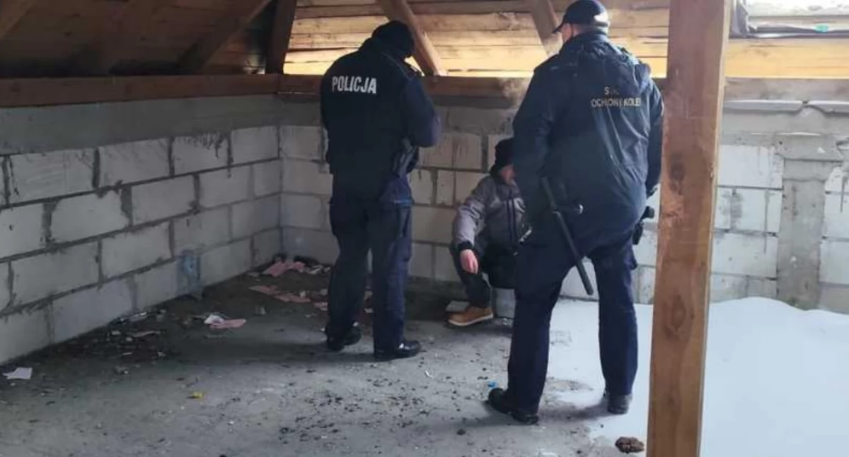 W Ciechanowie sprawdzają pustostany. Znaleźli 44-latka [zdjęcia]