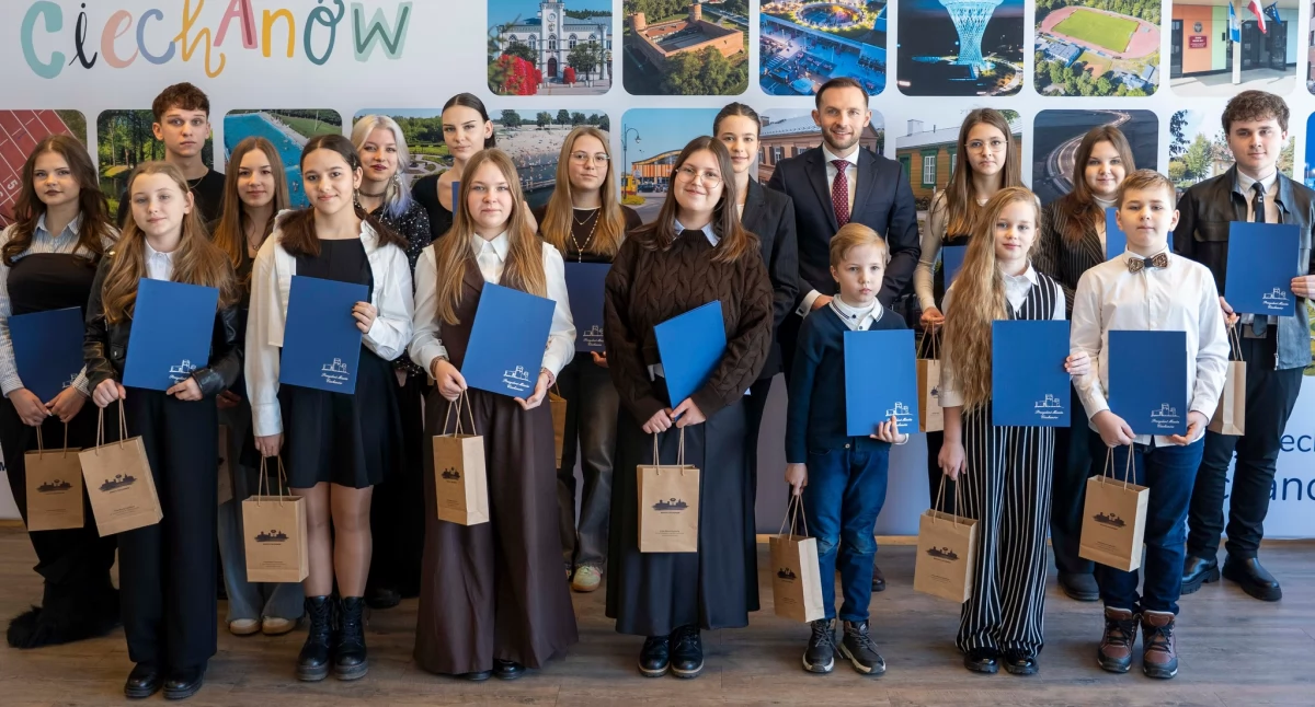 Stypendia dla 18 młodych artystów z Ciechanowa [zdjęcia]
