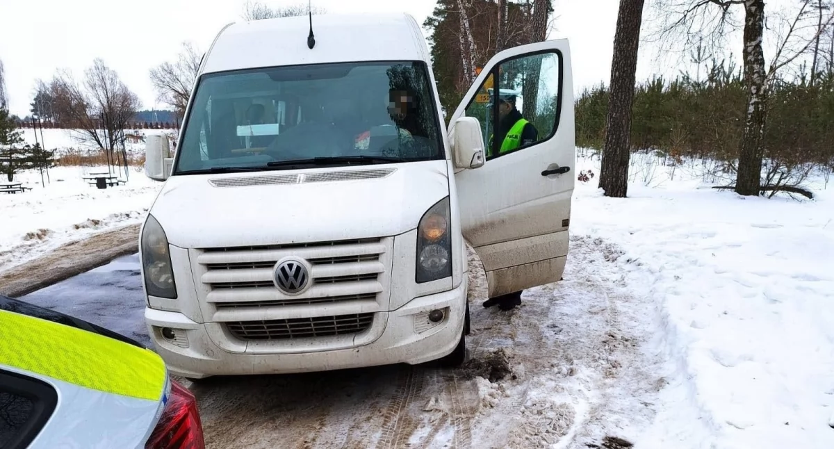 Policja z Ciechanowa kontrolowała autobusy i ciężarówki. Wykryto szereg nieprawidłowości