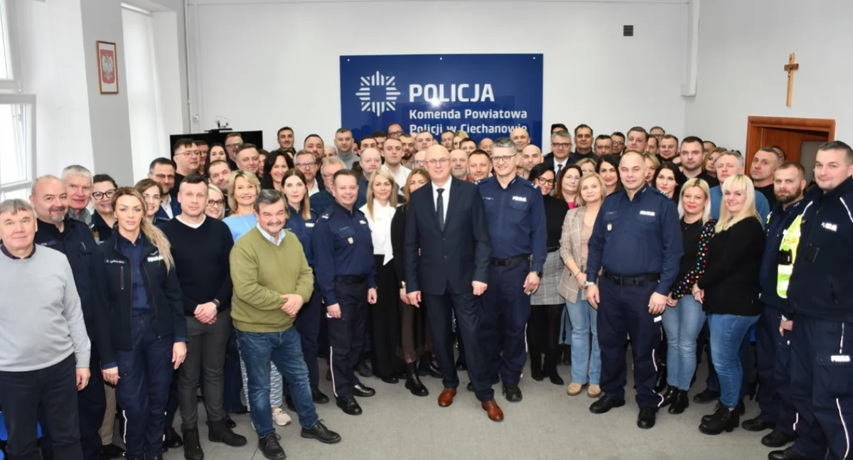 Po ponad 30 latach służby pożegnał się z komendą policji w Ciechanowie [zdjęcia]