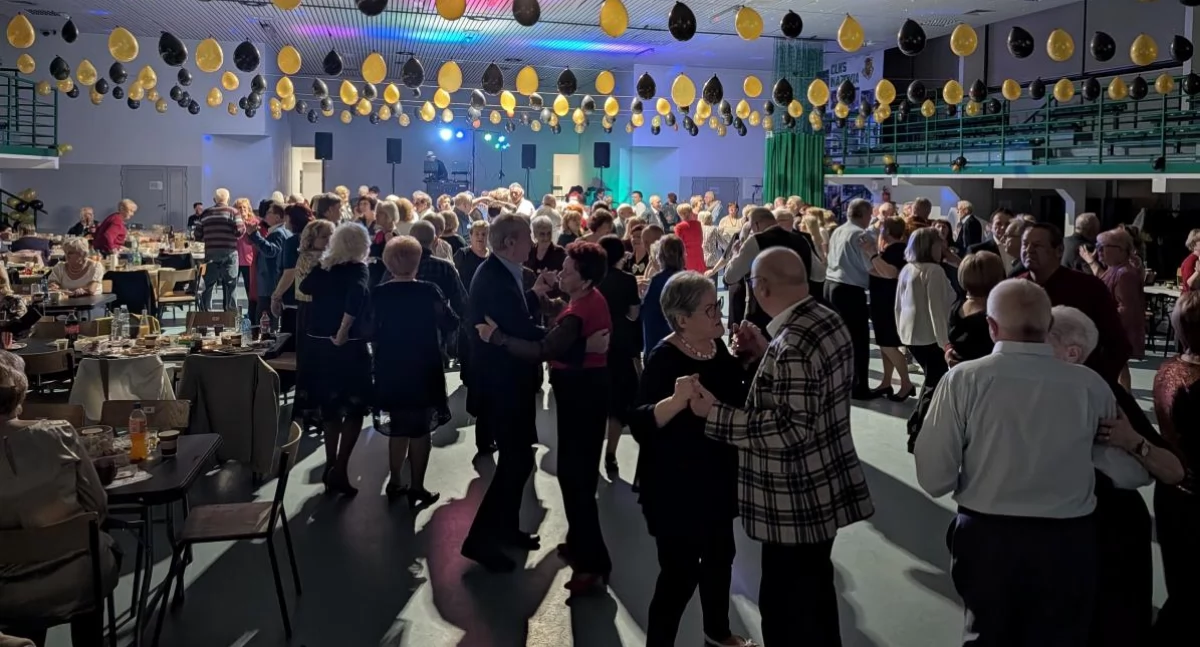 Seniorzy z Ciechanowa bawili się na karnawałowej potańcówce [zdjęcia/wideo]