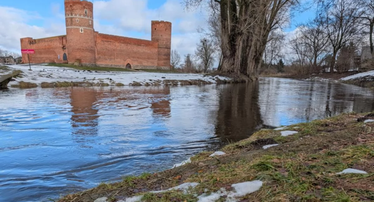 Rośnie poziom wody w rzekach. Czerwony alert hydrologiczny na naszym terenie [wideo/zdjęcia]