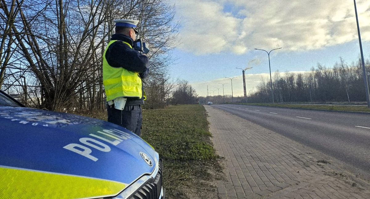 Kierowcy, noga z gazu! Więcej patroli policji i wzmożone kontrole dziś na ciechanowskich drogach