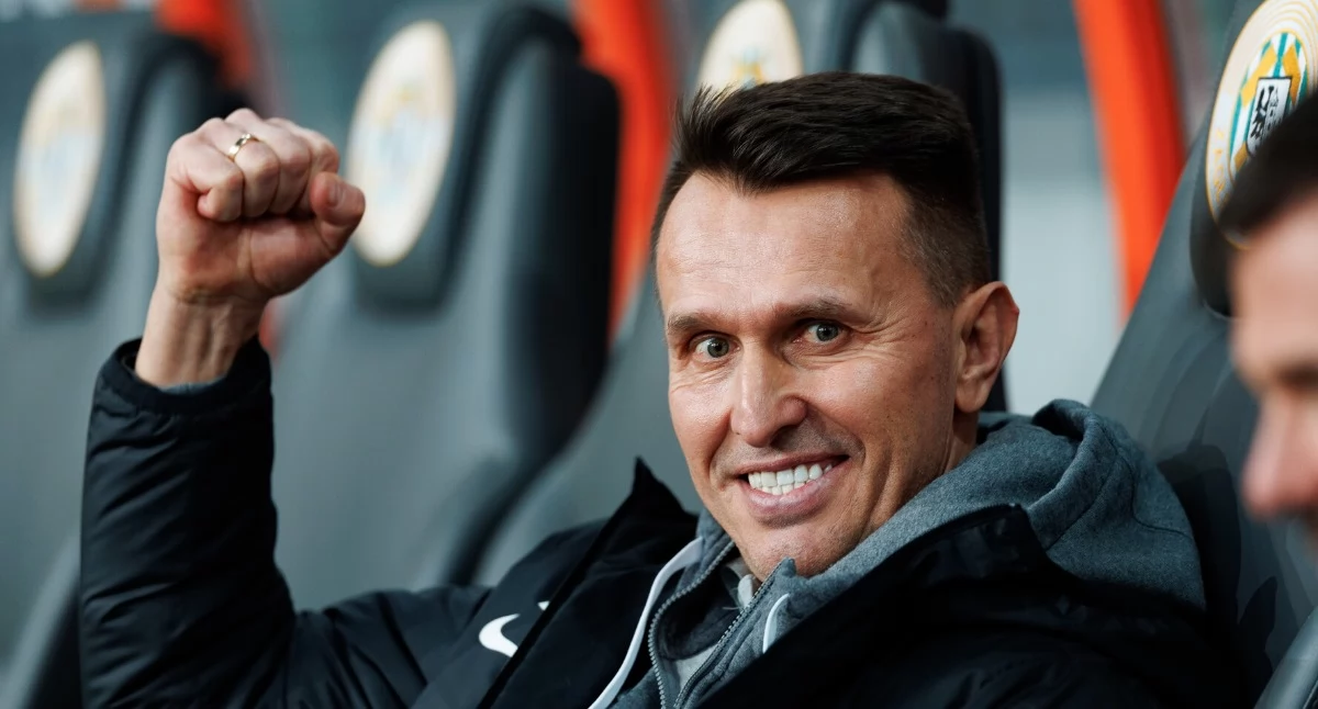 Ciechanowianin robi furorę w piłkarskiej Ekstraklasie. Został trenerem miesiąca, walczy o mistrzostwo
