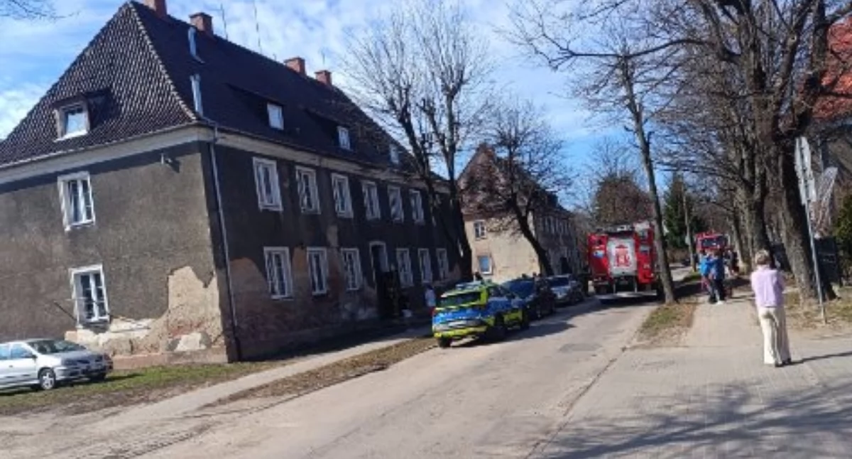 Akcja straży pożarnej i policji na osiedlu Bloki w Ciechanowie [zdjęcia]