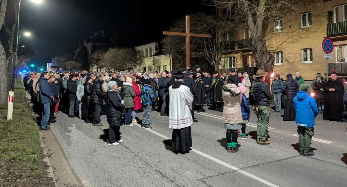 Droga Krzyżowa w Ciechanowie. Tłumy wiernych przeszły ulicami miasta [zdjęcia]
