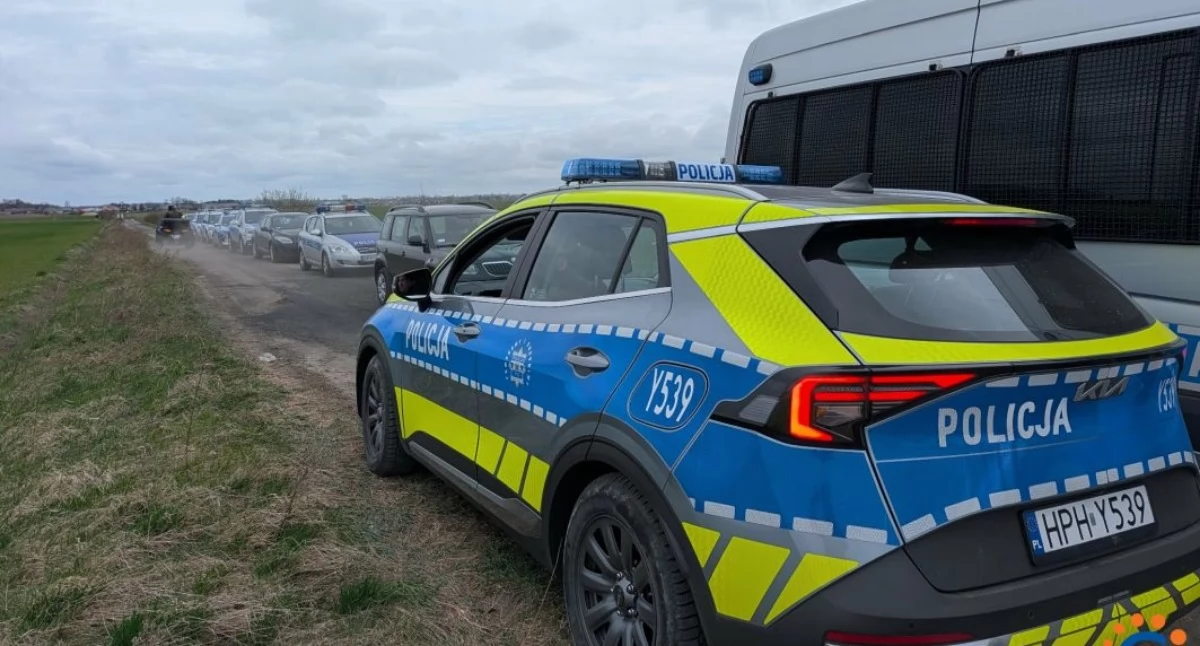 Policja znalazła koło Ciechanowa zwłoki mężczyzny 